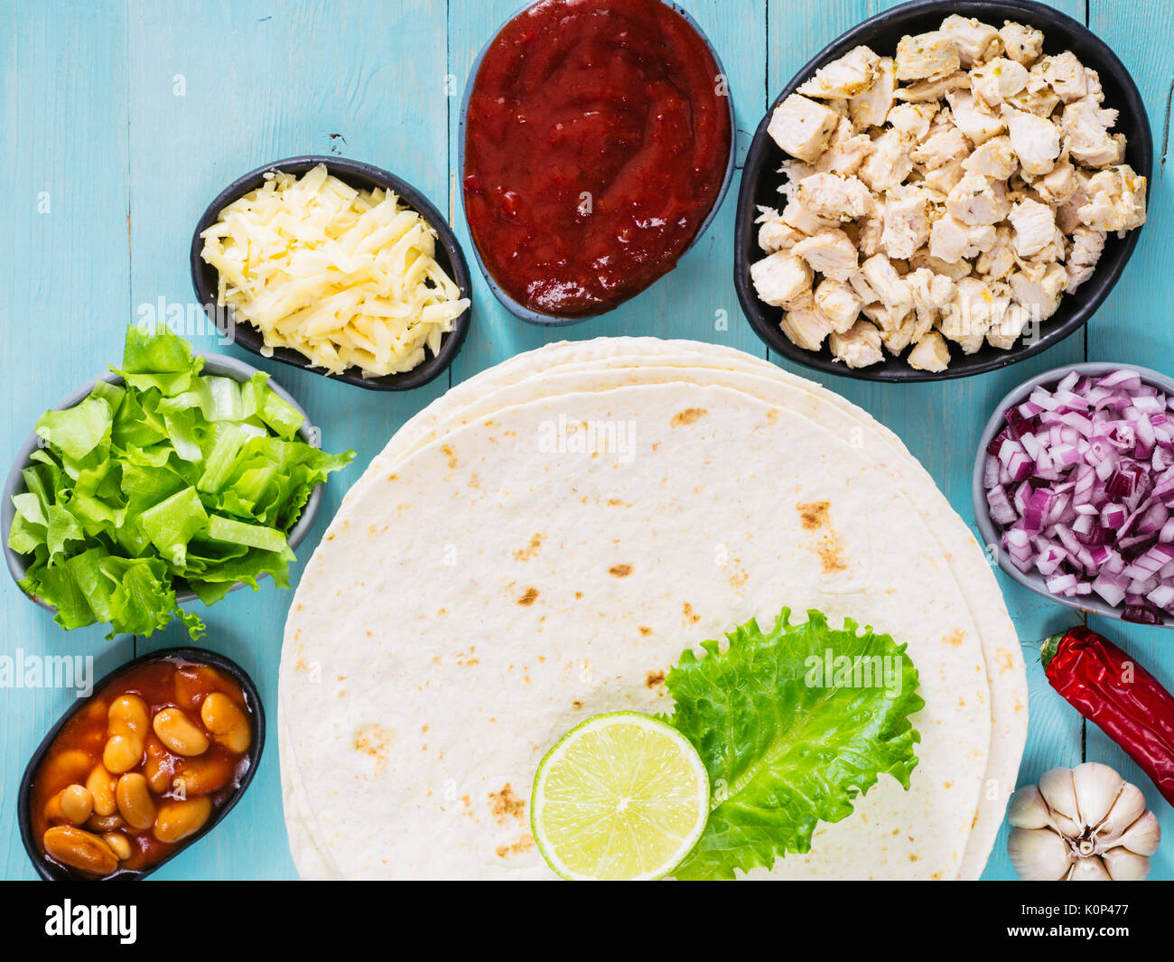 Tortilla mexicaine avec le mélange d'ingrédients Banque D'Images