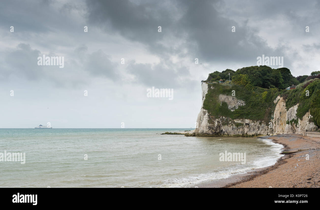 Saint Margarets Bay Cliffe avec les falaises blanches de Douvres, au sud du littoral du patrimoine Forland Kent, Royaume-Uni Banque D'Images