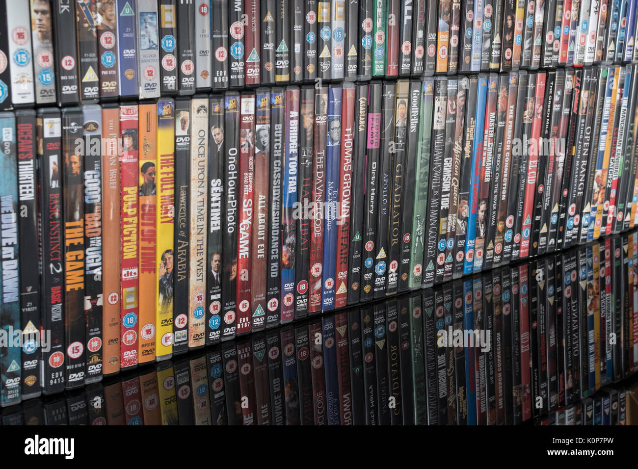 Pile de films DVD hérités - pour la collection de DVD / films, les films et le divertissement en général, l'inventaire et, potentiellement des marchandises piratées ou faked. Banque D'Images