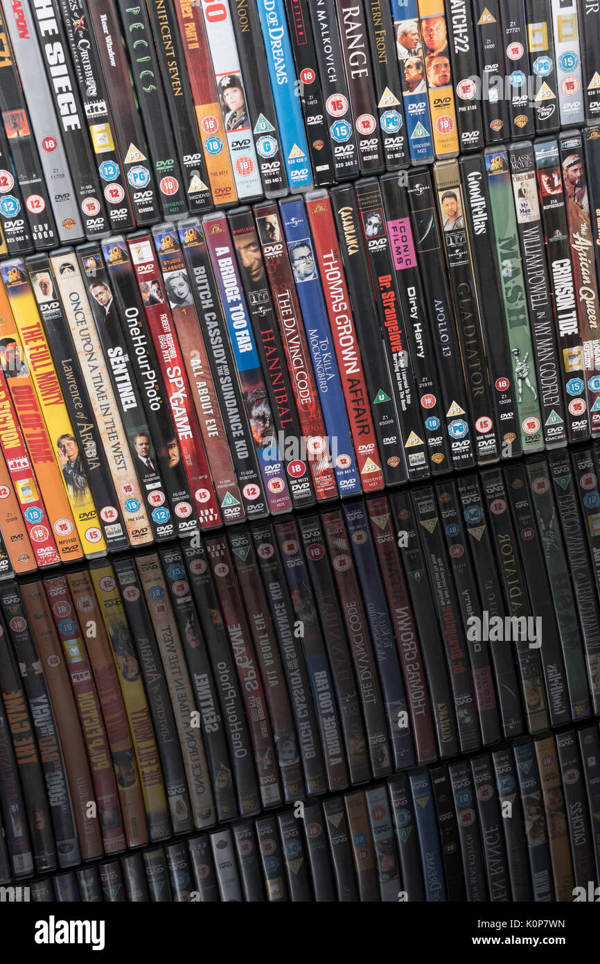 Pile de films DVD hérités - pour la collection de DVD / films, les films et le divertissement en général, l'inventaire et, potentiellement des marchandises piratées ou faked. Banque D'Images