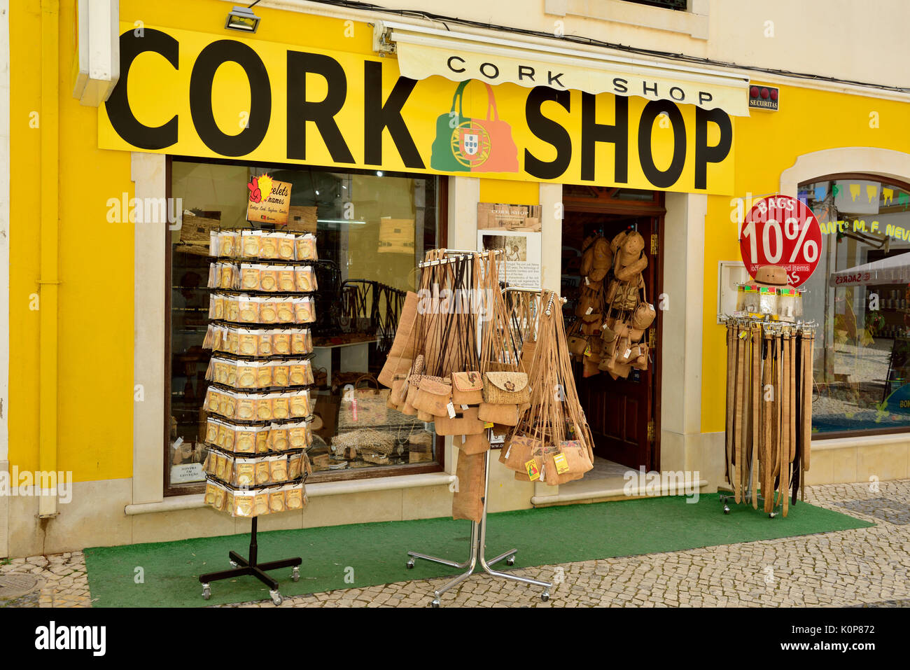 Le liège produits boutique de souvenirs, Silves, Portugal. Le Portugal est un grand producteur de liège Banque D'Images