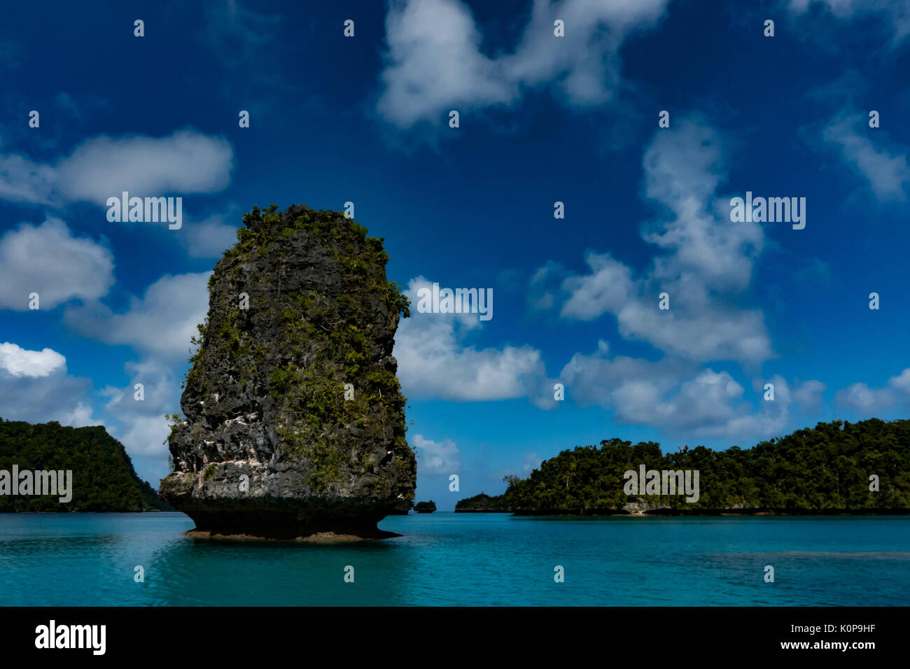 Explorer les formations karstiques de calcaire de l'autre baie des îles du monde, Vanua Balavu, Lau group, Fiji Banque D'Images