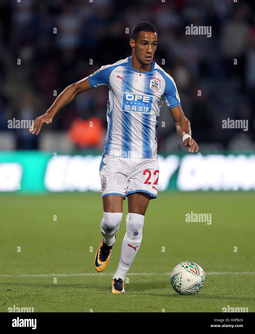 Huddersfield Town's Tom Ince pendant la Coupe du buffle, deuxième tour à la John Smith's Stadium, Huddersfield. ASSOCIATION DE PRESSE Photo. Photo date : mercredi 23 août 2017. Voir l'ACTIVITÉ DE SOCCER histoire Huddersfield. Crédit photo doit se lire : Richard Ventes/PA Wire. RESTRICTIONS : EDITORIAL N'utilisez que pas d'utilisation non autorisée avec l'audio, vidéo, données, listes de luminaire, club ou la Ligue de logos ou services 'live'. En ligne De-match utilisation limitée à 75 images, aucune émulation. Aucune utilisation de pari, de jeux ou d'un club ou la ligue/dvd publications. Banque D'Images