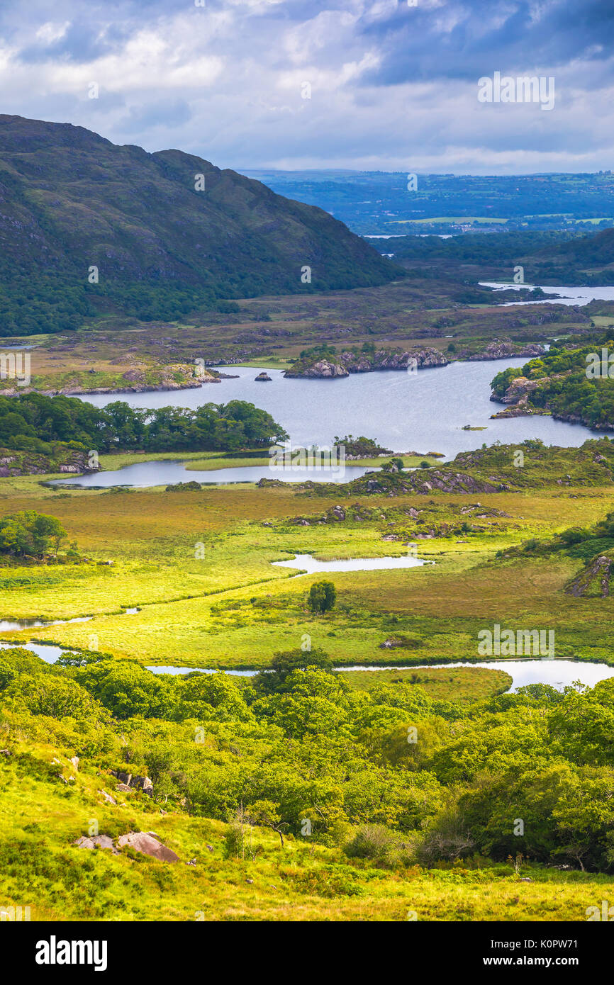 Ladies View est un un panorama sur la N71 partie de l'Anneau du Kerry, dans le Parc National de Killarney, Irlande. Apparemment, le nom provient de l'un Banque D'Images