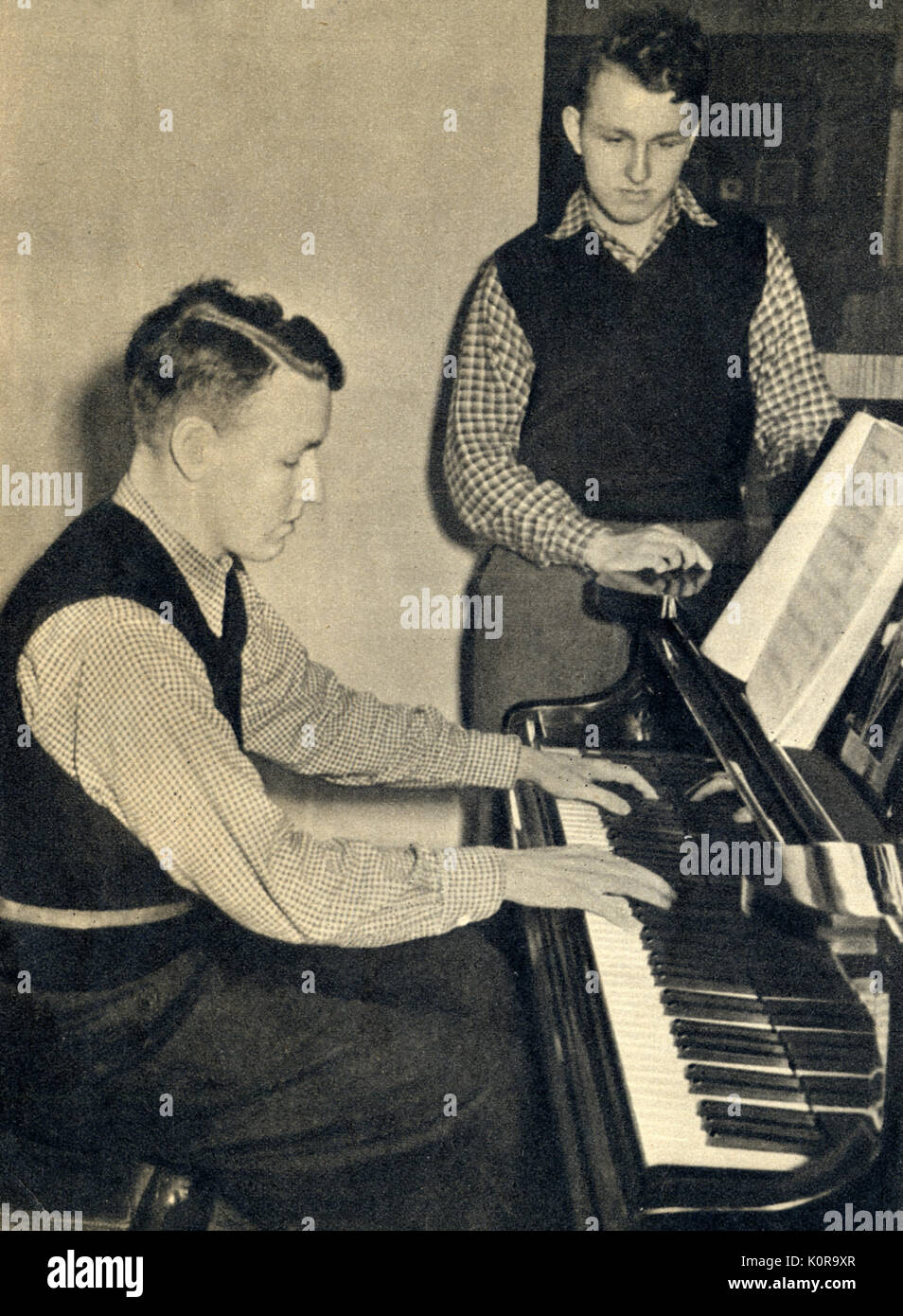WAGNER, Wieland et Wolfgang à Bayreuth 1938 jouer du piano. Fils de Winifred Wagner. Banque D'Images