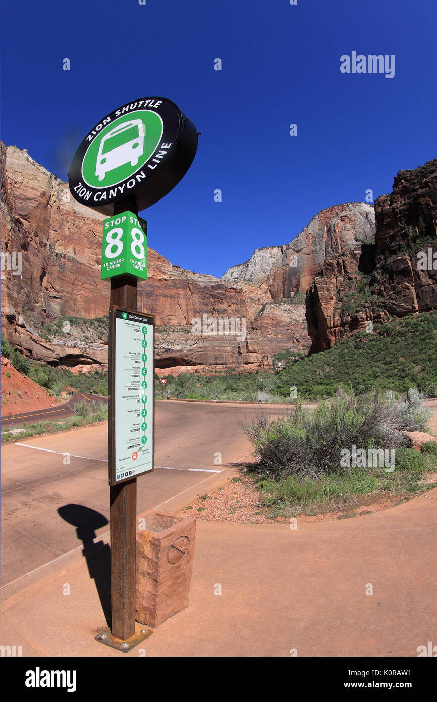 Arrêt de bus navette Zion National Park Utah USA Banque D'Images