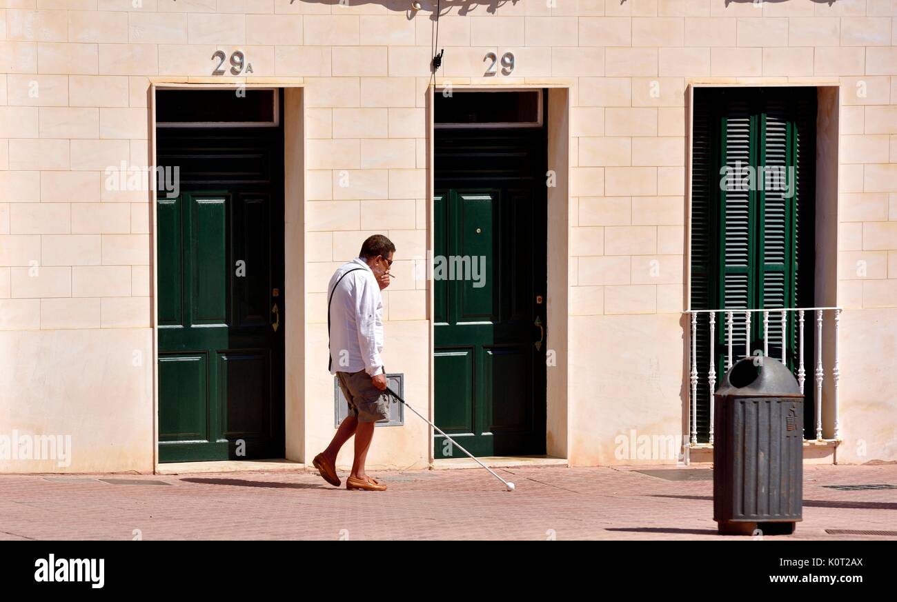 Aveugle à l'aide de bâton de marche Mahon Minorque Minorque Banque D'Images