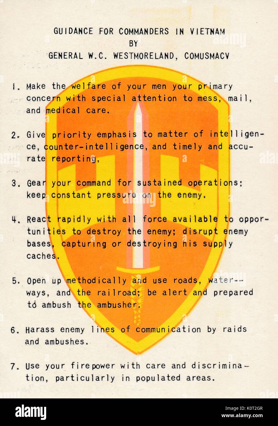 Conseils pour les commandants au Vietnam, un ensemble d'ordonnances émises aux dirigeants lors de la guerre du Vietnam par le général William Westmoreland, y compris l'ordre de faire le bien-être de leurs hommes une priorité, donner la priorité aux questions de l'intelligence, de préparer leur commande pour des opérations soutenues, réagissent rapidement avec l'ensemble de travail disponible pour détruire l'ennemi, s'ouvrir et utiliser méthodiquement les routes, les voies navigables et le chemin de fer, de harceler les lignes ennemies de la communication, et utiliser leur puissance de feu avec soin et la discrimination, 1964. Banque D'Images