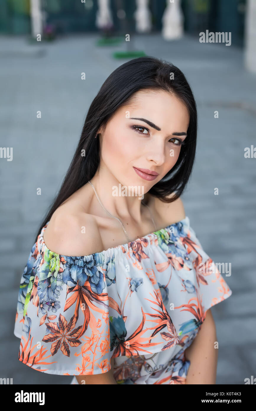 Belle femme dans la rue Banque D'Images