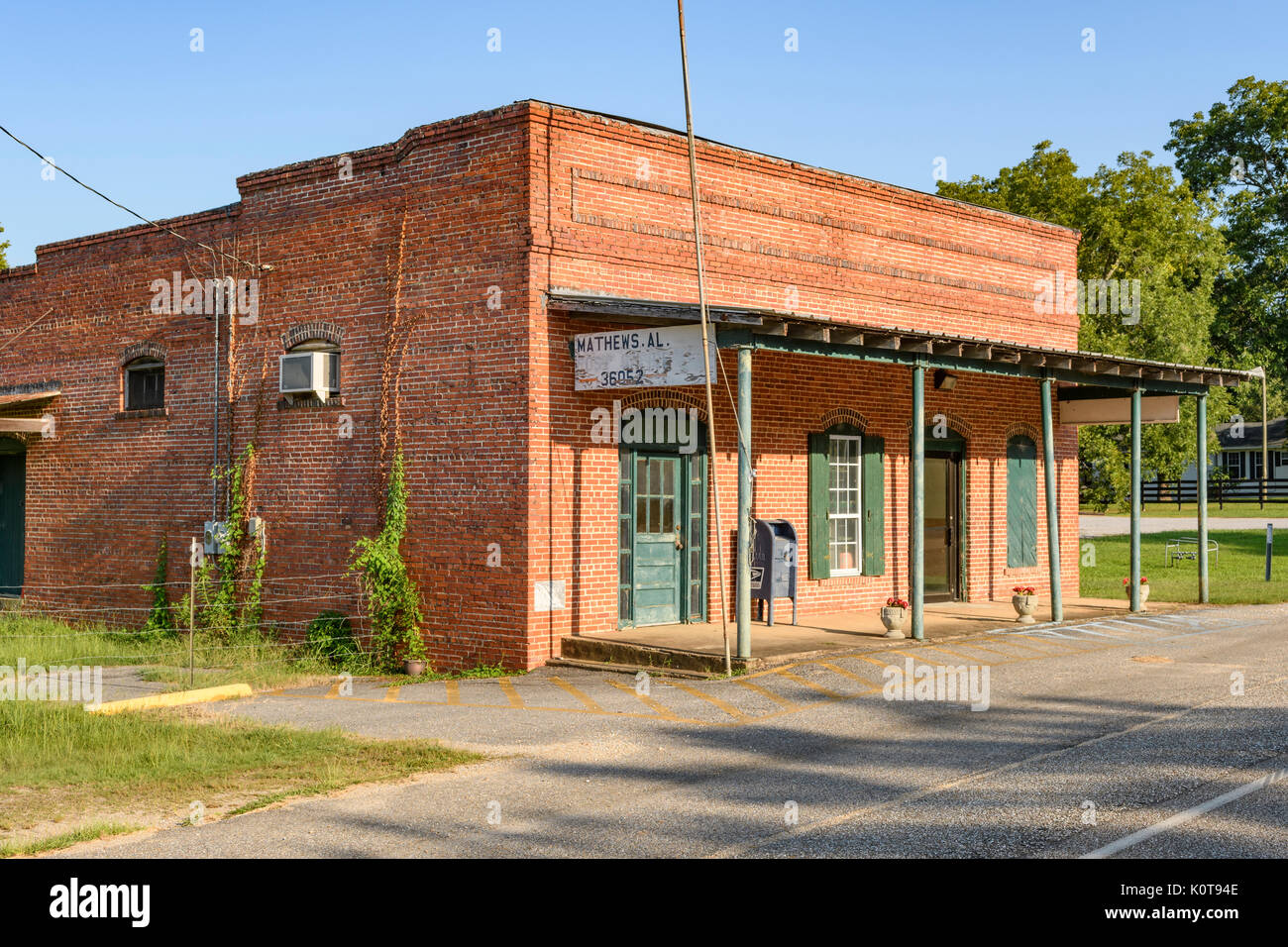 Le petit bureau de poste de Matthews, Alabama, Etats-Unis, c'est typique d'une petite ville ou une collectivité rurale dans le sud des États-Unis. Banque D'Images