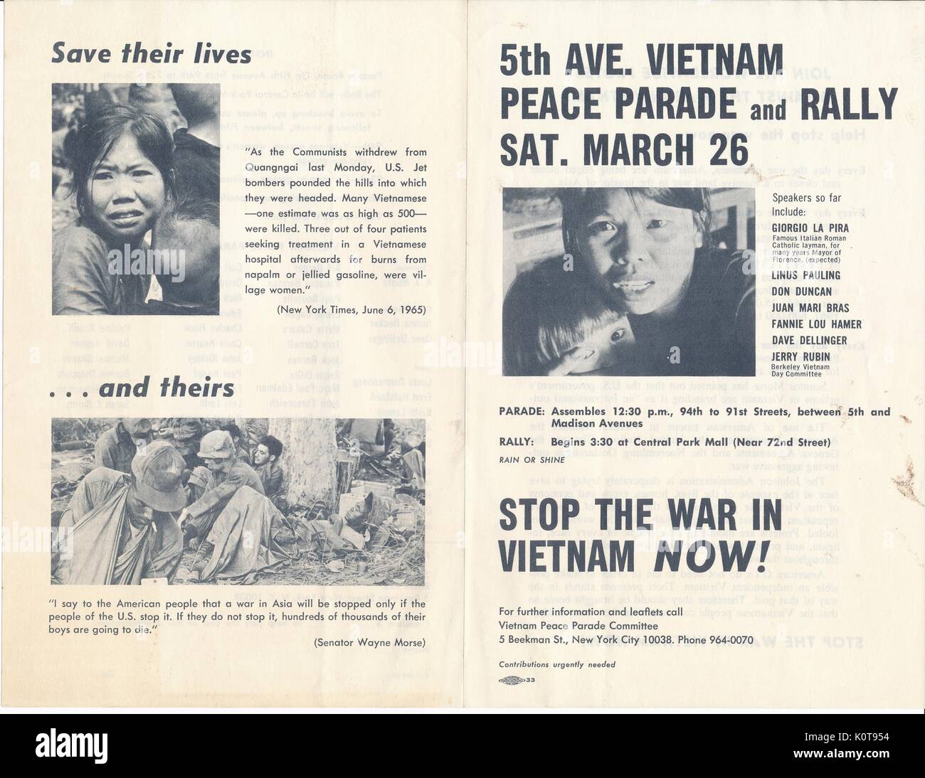 Affiche pour le Vietnam morceau Parade sur la 5e avenue à New York City, New York, avec des haut-parleurs dont Giorgio La Pira et Linus Pauling, contre la guerre du Vietnam, le 26 mars 1966. Banque D'Images