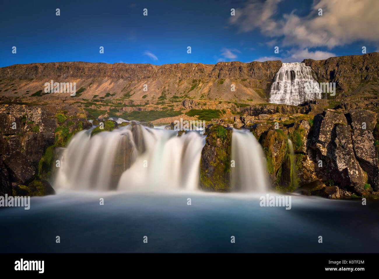 Cascades Dynjandi par temps ensoleillé, l'Islande Banque D'Images