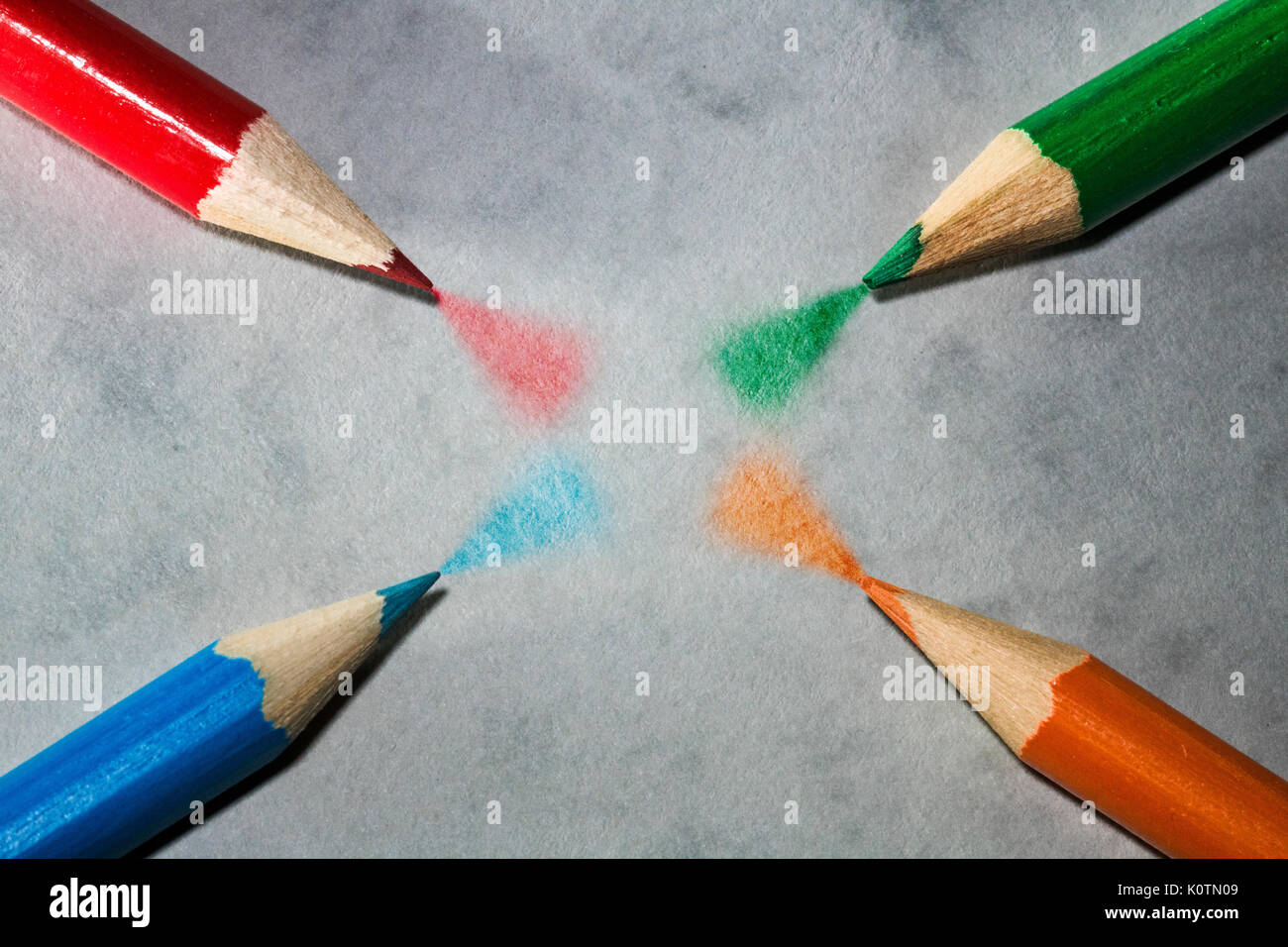 Crayon de couleur sur fond d'effet de l'art de pulvérisation Banque D'Images
