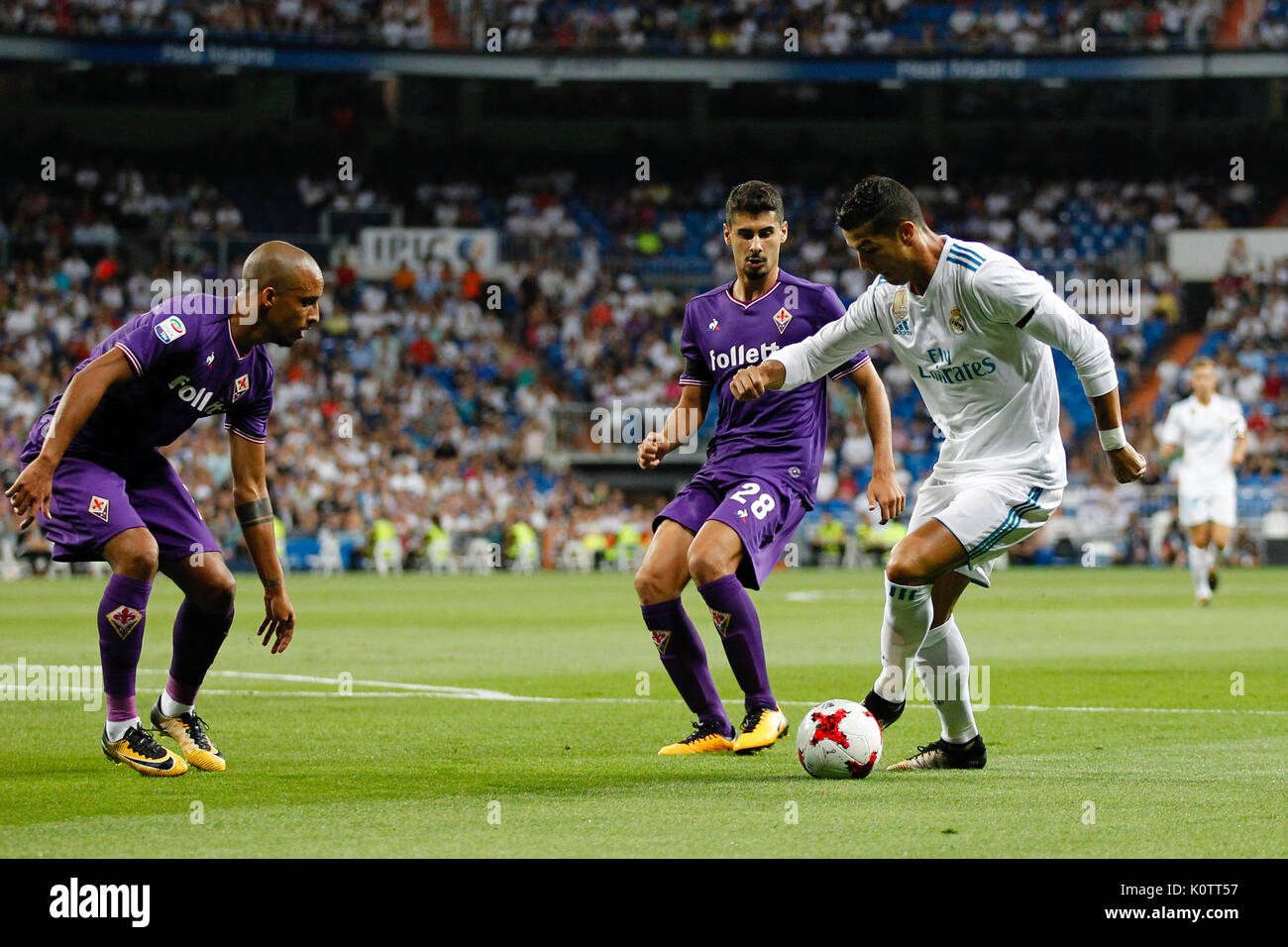 Cristiano Ronaldo dos Santos (7) joueur du Real Madrid. Gil Dias (28) Fiorentina's player.37e Trophée SANTIAGO BERNABEU, entre le Real Madrid vs Fiorentina match au Santiago Bernabeu, Madrid, Espagne, le 23 août 2017 . Banque D'Images