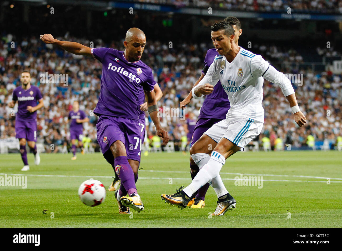 Cristiano Ronaldo dos Santos (7) joueur du Real Madrid. Bruno Gaspar (76) Fiorentina's player.37e Trophée SANTIAGO BERNABEU, entre le Real Madrid vs Fiorentina match au Santiago Bernabeu, Madrid, Espagne, le 23 août 2017 . Banque D'Images