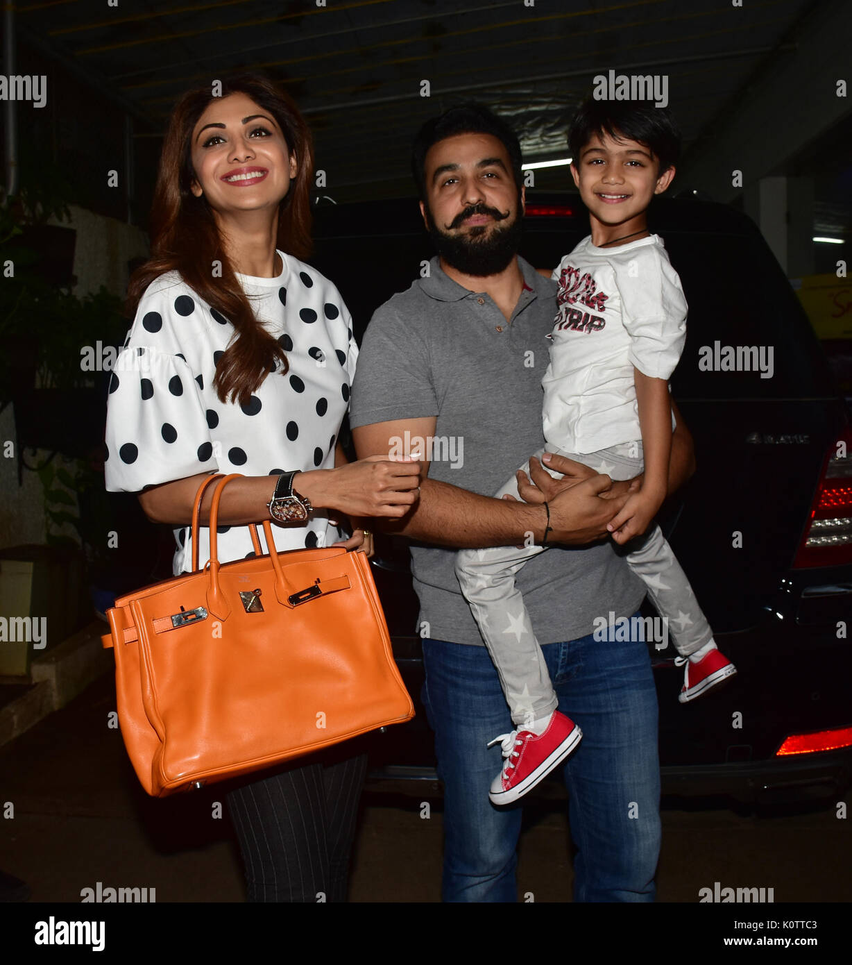 Mumbai, Inde. Août 23, 2017. L'actrice indienne Shilpa Shetty film avec mari Raj Kundra & fils à la projection du film 'Sniff' de Sunny super son, Mumbai. Credit : Azhar Khan/Alamy Live News Banque D'Images