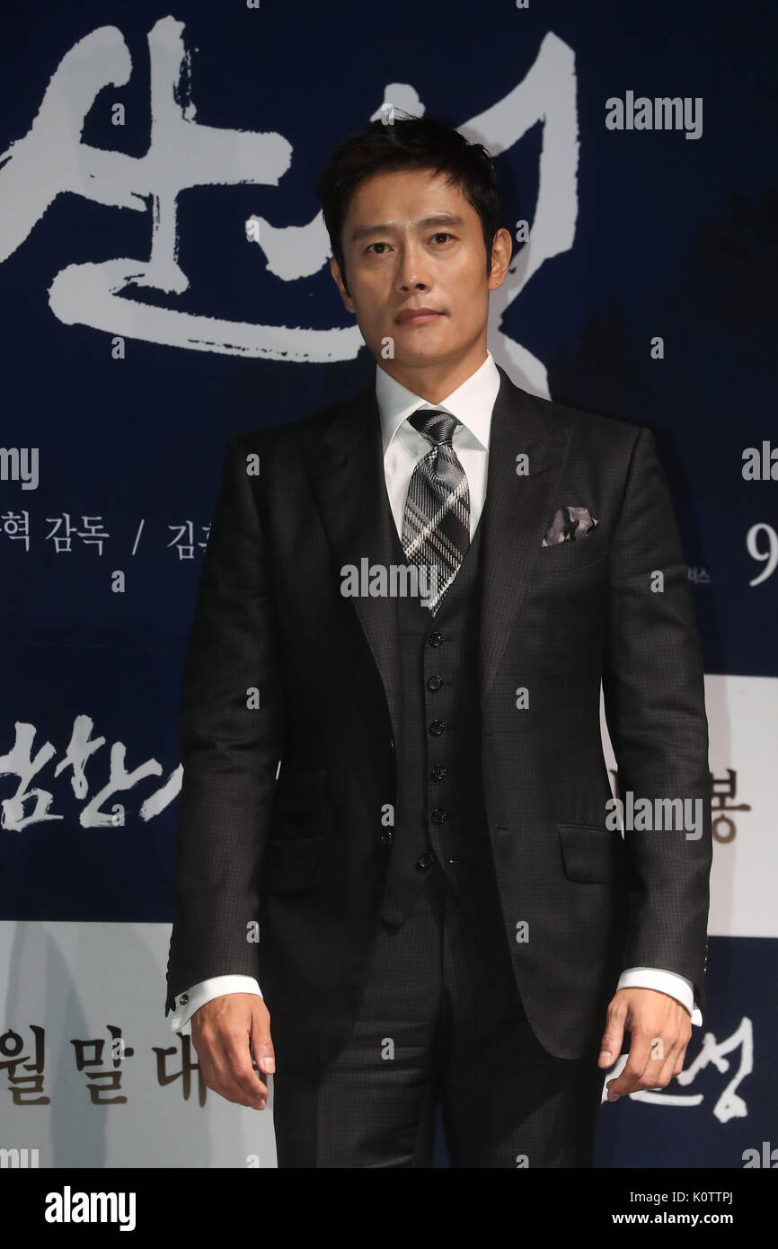 S. acteur coréen Lee Byung-hun acteur sud-coréen Lee Byung-hun, qui stars  dans le nouveau film "La forteresse", pose pour une photo lors d'un  événement publicitaire à Séoul le 23 août 2017. Le