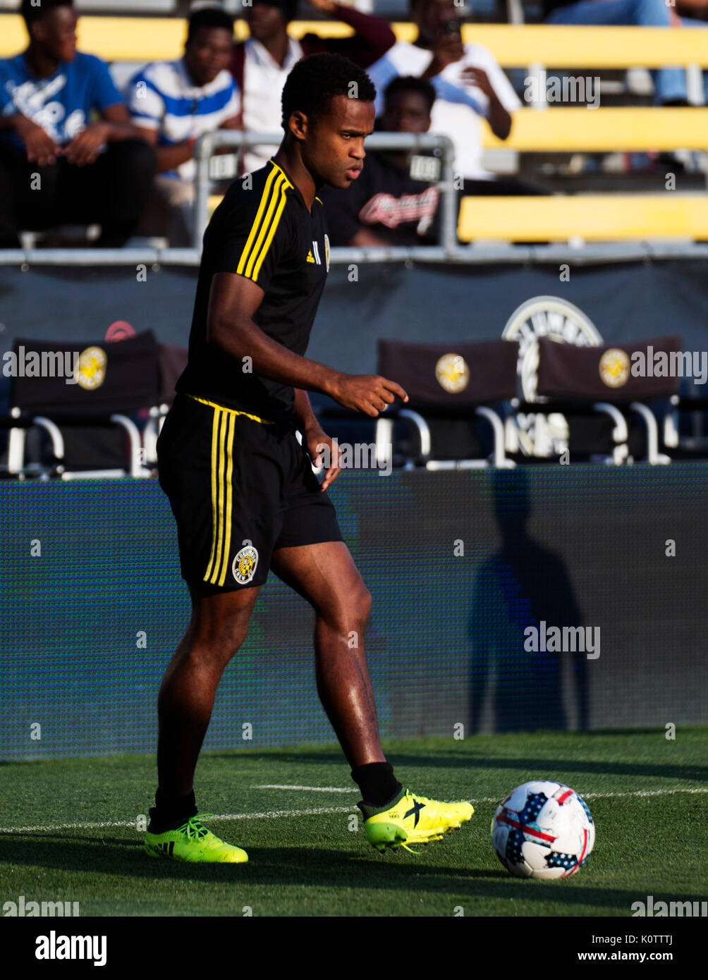 Columbus, États-Unis. Août 22, 2017. Columbus Crew SC avant llo Kamara (11) se réchauffe avant de faire face à la la galaxie dans leur match à Mapfre Stadium. Columbus, Ohio, USA. Credit : Brent Clark/Alamy Live News Banque D'Images