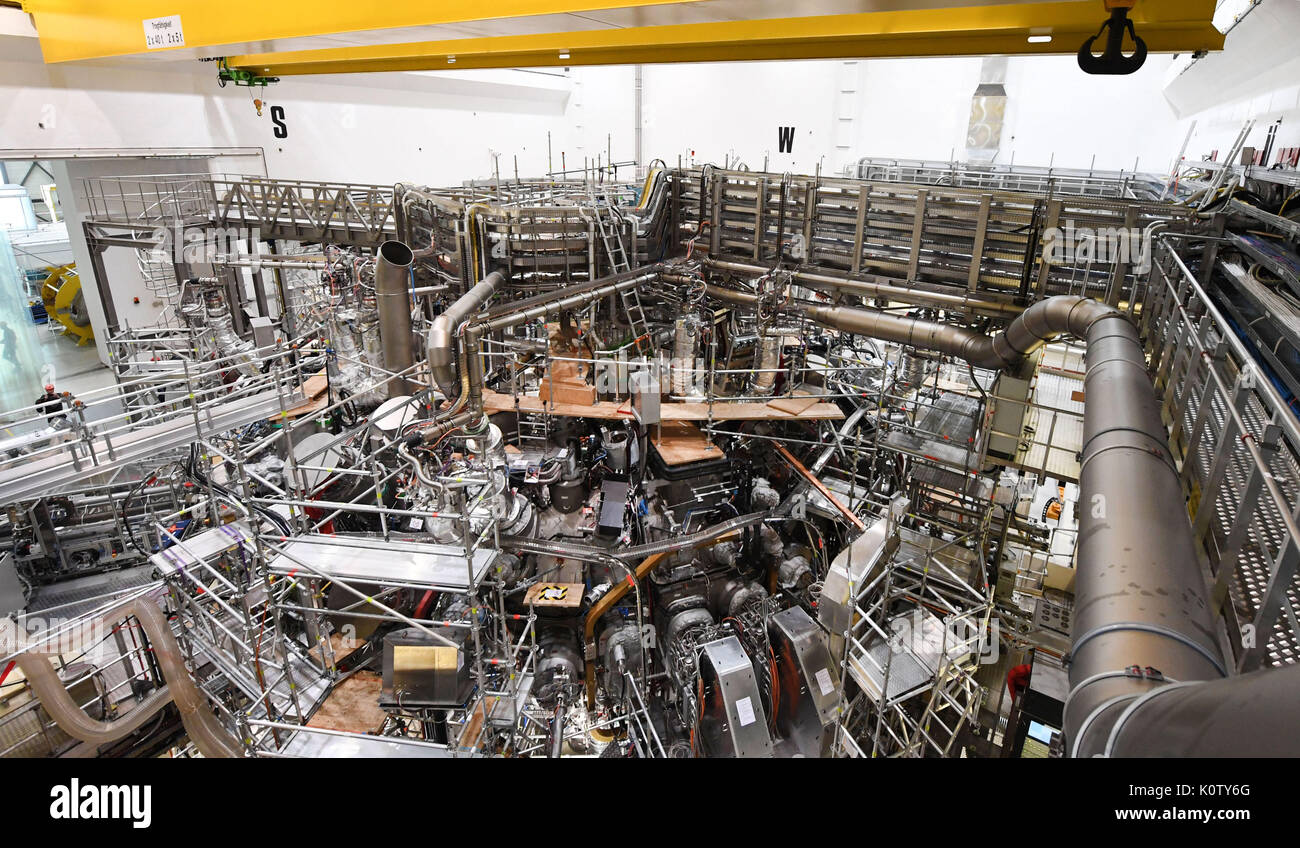 L'anneau de plasma en forme de navire, qui pèse 725 tonnes, pour le 'X' 7-Wendelstein la fusion nucléaire expérience à l'Institut Max Planck de physique des plasmas à Greifswald, Allemagne, 21 août 2017. Le '7-X Wendelstein"" est due à commencer sa deuxième phase d'expériences. Photo : Stefan Sauer/dpa Banque D'Images