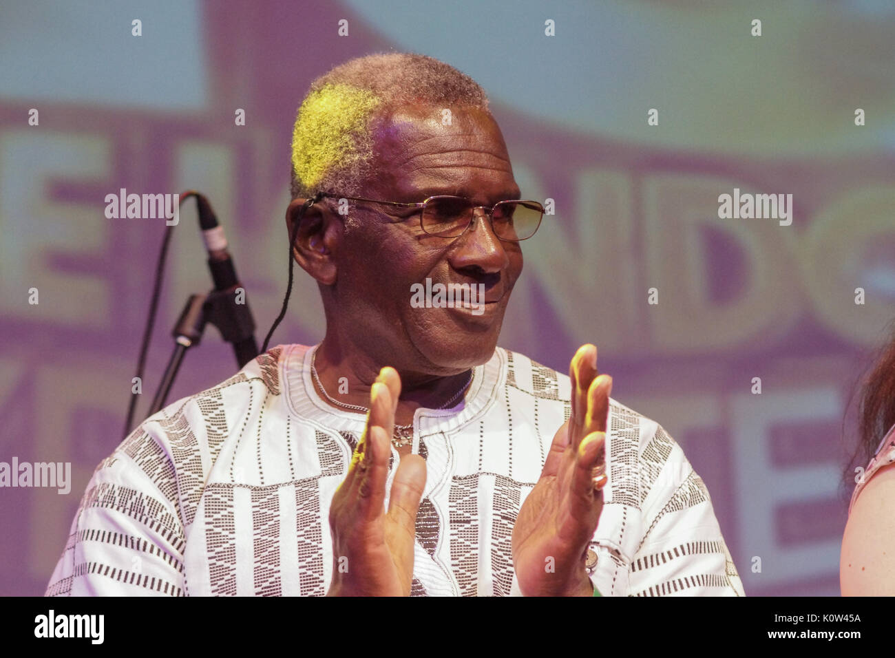 Londres, Royaume-Uni. Août 24, 2017. Acteur distingué Rudolph Walker.Le Calypso Monarch pour Notting Hill Carnival 2017 est le sucre brun avec sa chanson l'égalité des chances en présence du maire de Kensington & Chelsea, Conseiller Marie-thérèse Rossi, Son Excellence Monsieur Orville London, Haut-Commissaire pour Trinité-et-Tobago, l'acteur Rudolph Walker en ce moment apparaissant dans Eastenders, Soeur Monica, une célèbre activiste bien-être communautaire, au tabernacle, Powis Square, off Portobello Road. Crédit : Peter Hogan/Alamy Live News Banque D'Images