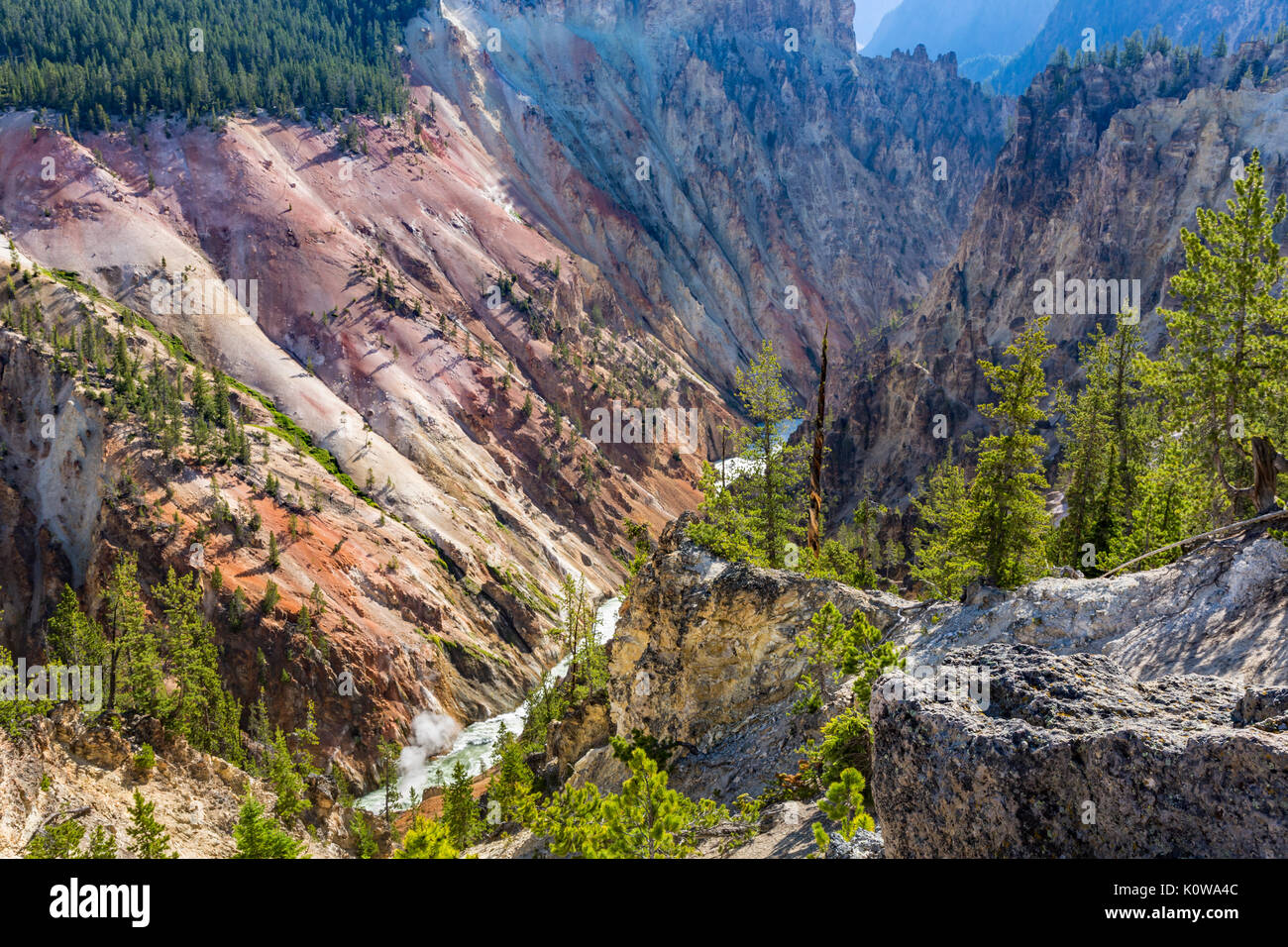 Une vue imprenable sur le Grand Canyon de la Yellowstone de Artist Point dans le Parc National de Yellowstone, Wyoming Banque D'Images