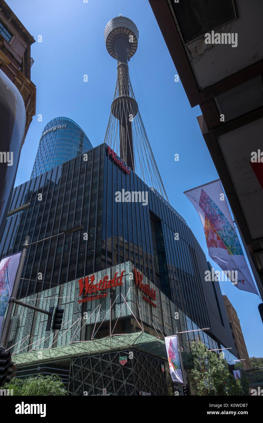 Un centre commercial Westfield Sydney Mall sous l'oeil de la Tour de Sydney Australie Banque D'Images