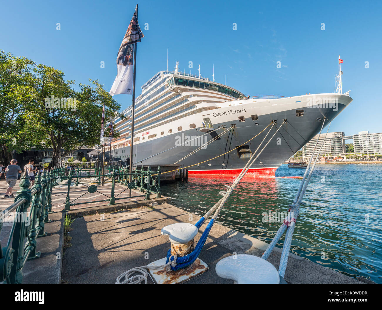 Bateau de croisière Queen Victoria est amarré dans le port, le quartier du port des roches, Sydney, New South Wales, Australia Banque D'Images