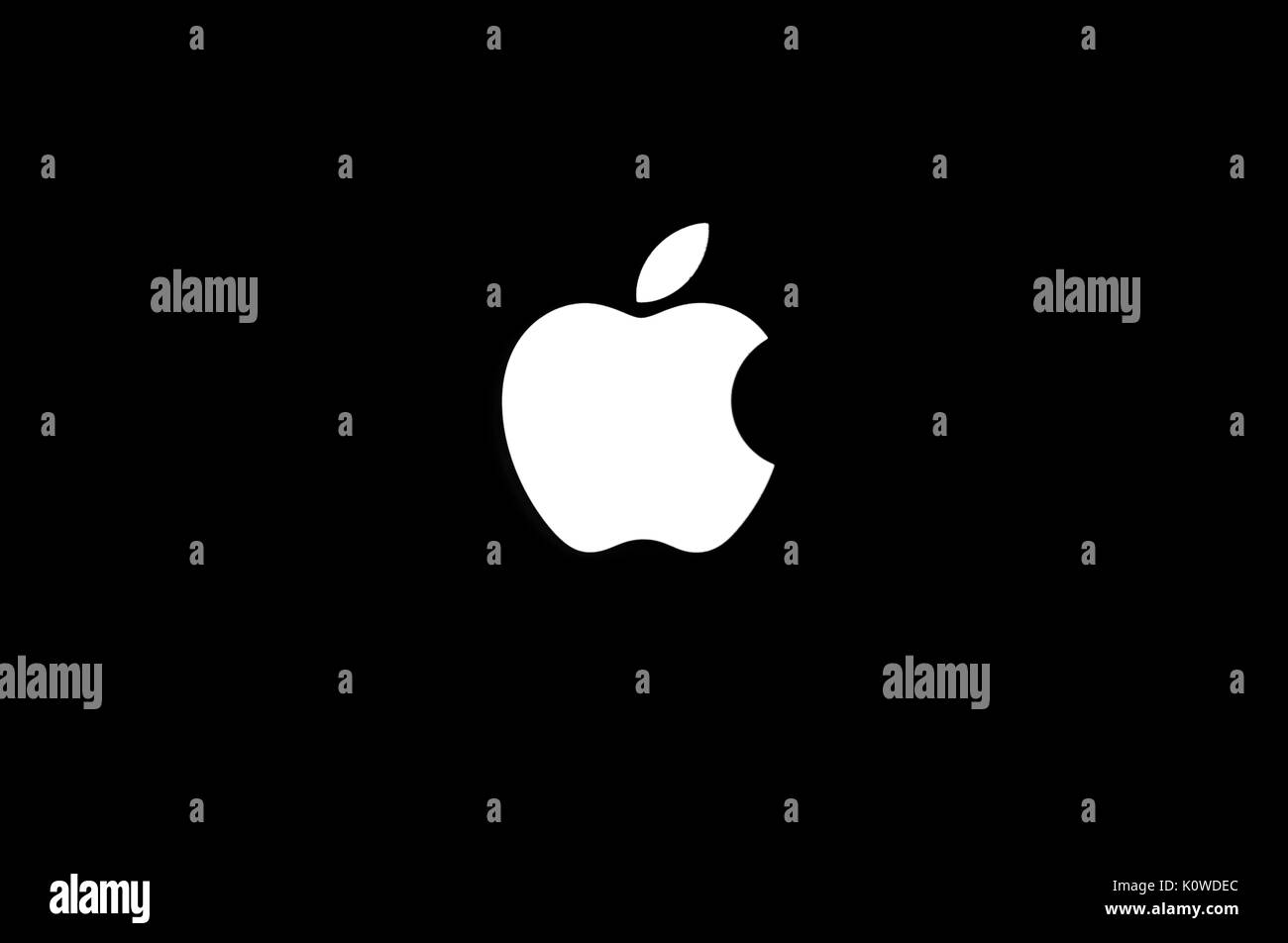Logo Apple blanc sur fond noir Banque D'Images