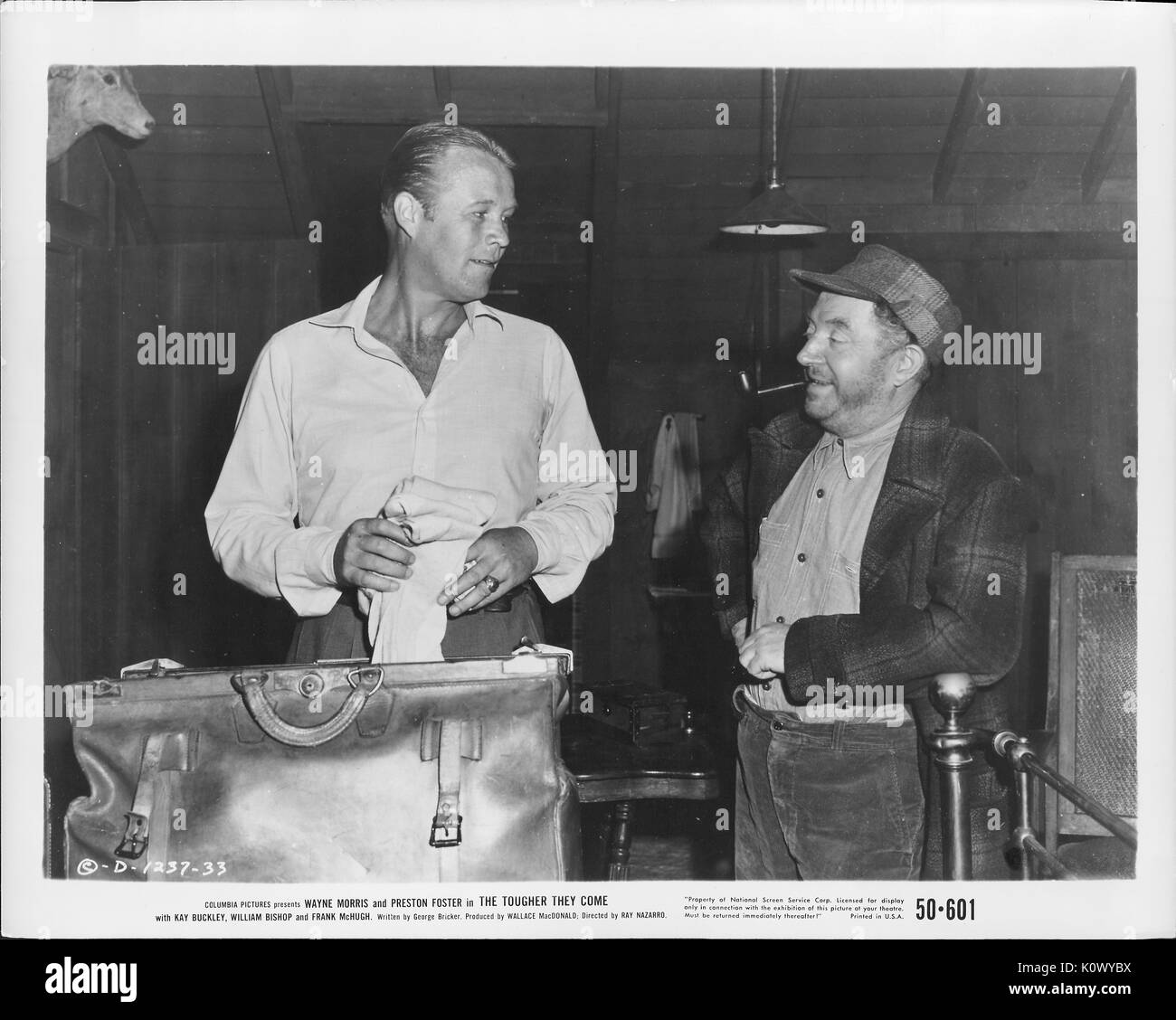 Encore une scène de film 'Le plus difficile qu'ils viennent" (1950) Film de Columbia Pictures, montrant deux personnes parler sérieusement, 1950. Banque D'Images