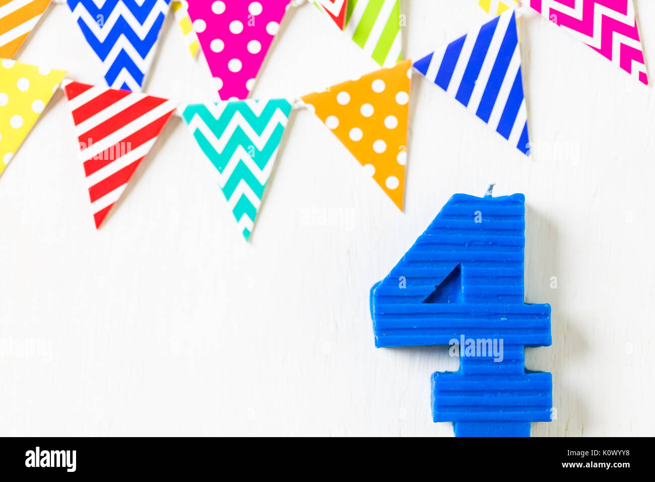 Bougie De Gateau En Forme De Numero 4 Pour L Anniversaire Photo Stock Alamy