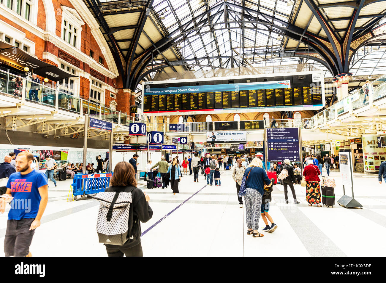La gare de Liverpool Street, Liverpool street station, la gare de Liverpool Street à Londres, à l'intérieur de la gare de Liverpool Street, de la gare de Liverpool Street, UK Banque D'Images
