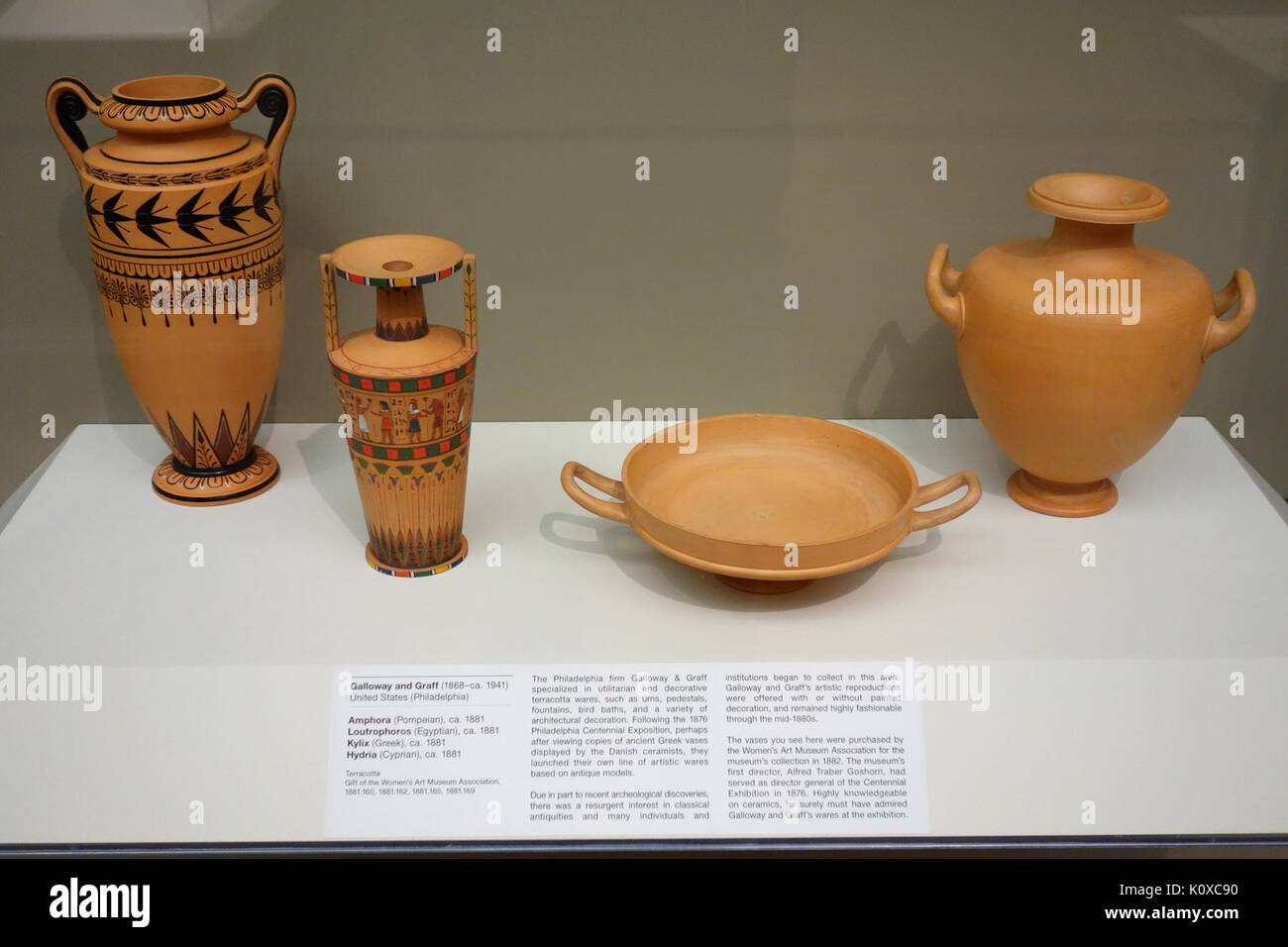 L'Amphora, Loutrophoros, Kylix, et Hydria, Galloway et Graff, Philadelphie, c. 1881 terre cuite, Cincinnati Art Museum DSC04488 Banque D'Images
