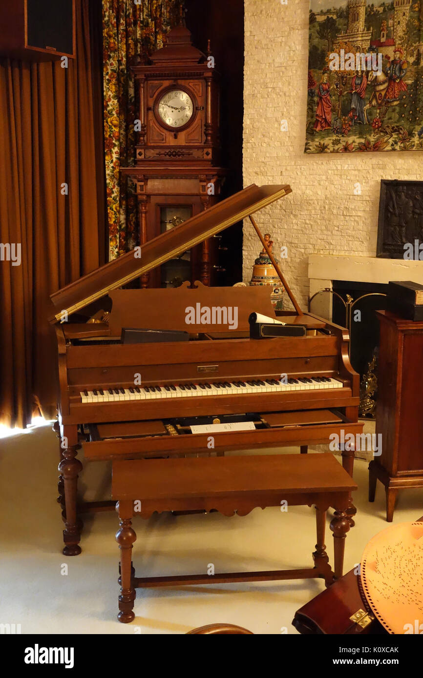 Reproduction de piano Banque de photographies et d'images à haute  résolution - Alamy