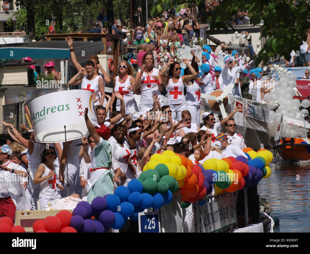 Amsterdam Gay Pride 2013 voile no25 Andreas ziekenhuis ziekenhuis OLVG zorgverzekeraars pic2 Banque D'Images