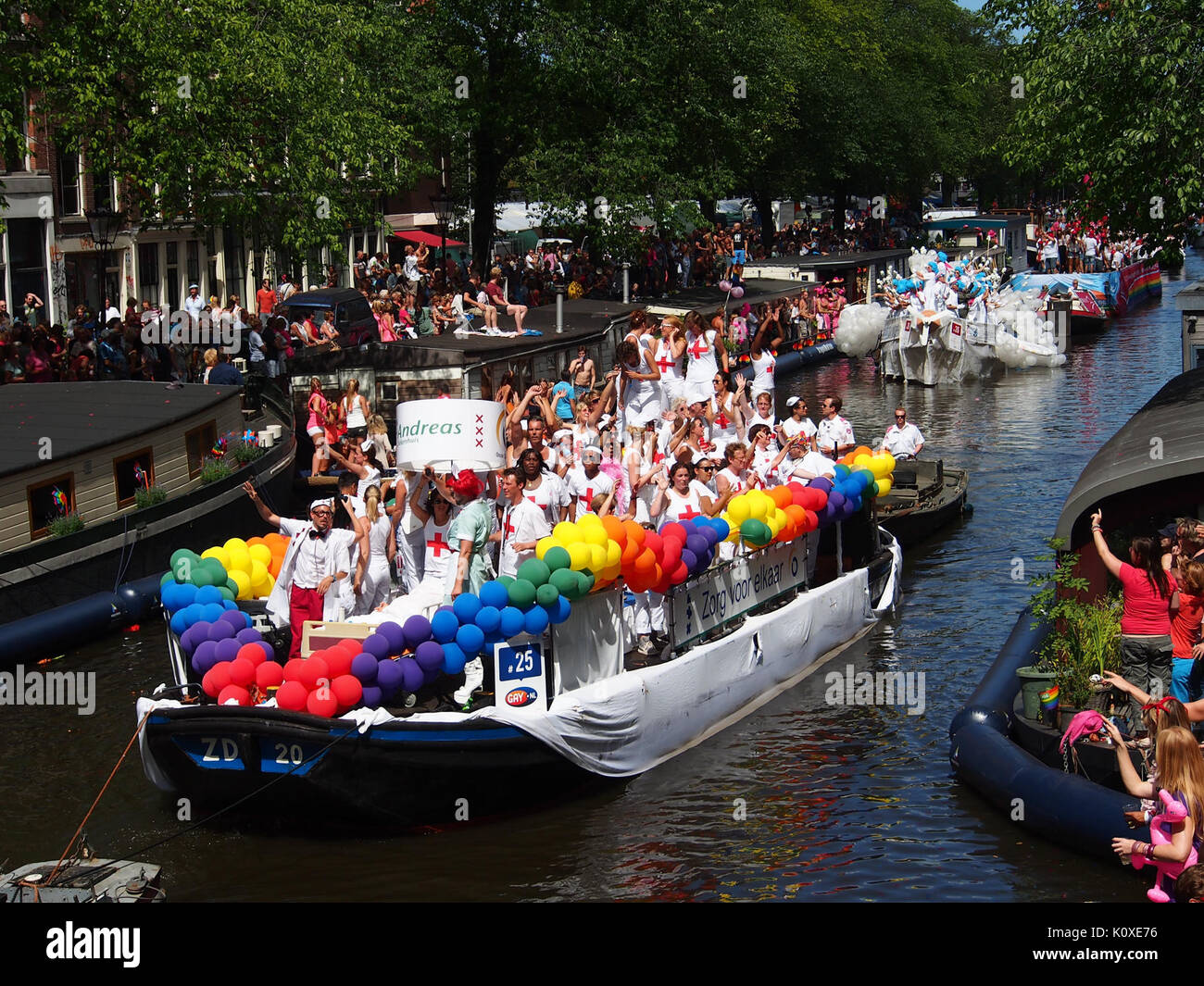 Amsterdam Gay Pride 2013 voile no25 Andreas ziekenhuis ziekenhuis OLVG zorgverzekeraars pic7 Banque D'Images