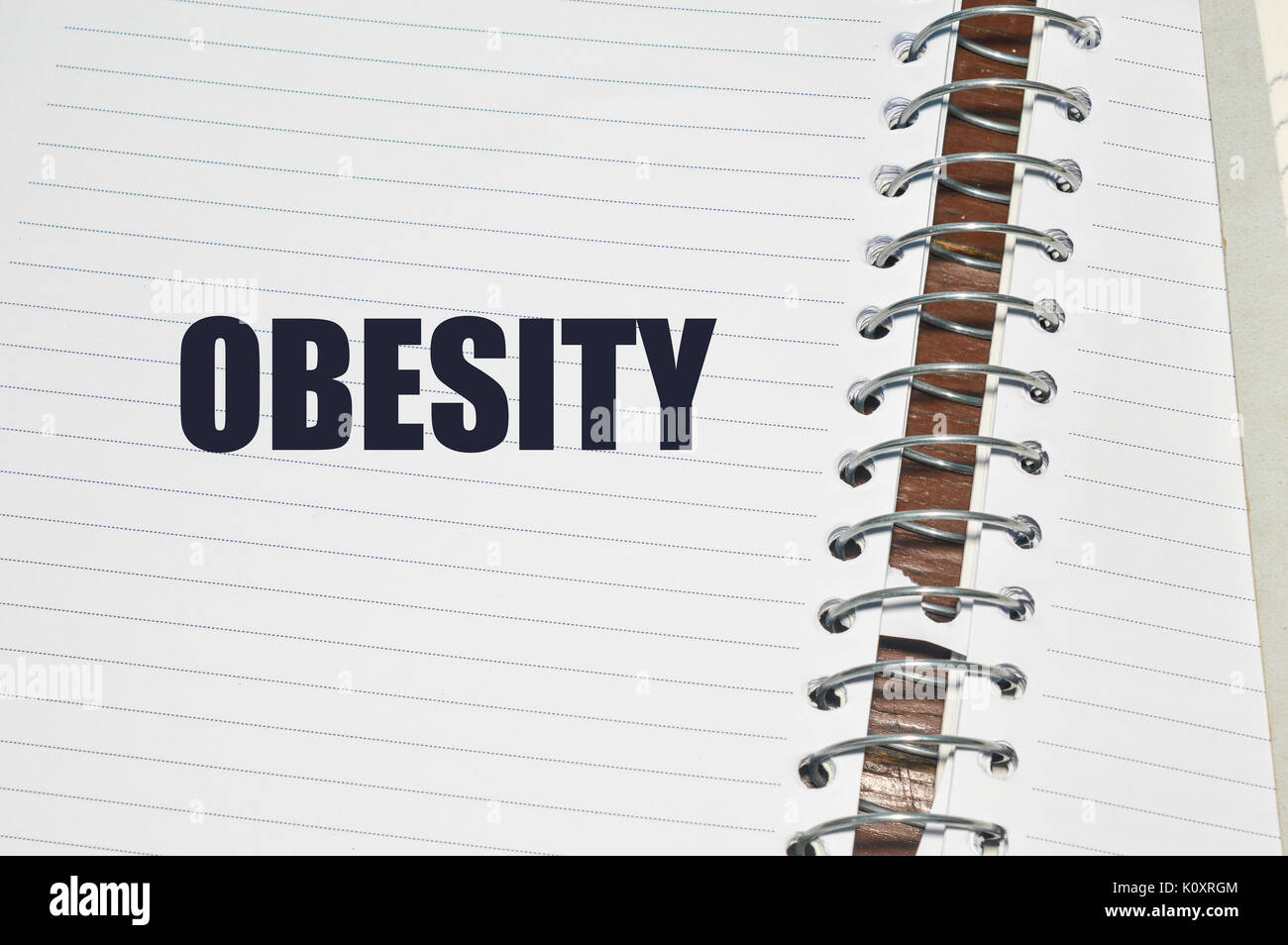 L'obésité rédigé sur du papier blanc, l'arrière-plan le concept de la santé Banque D'Images