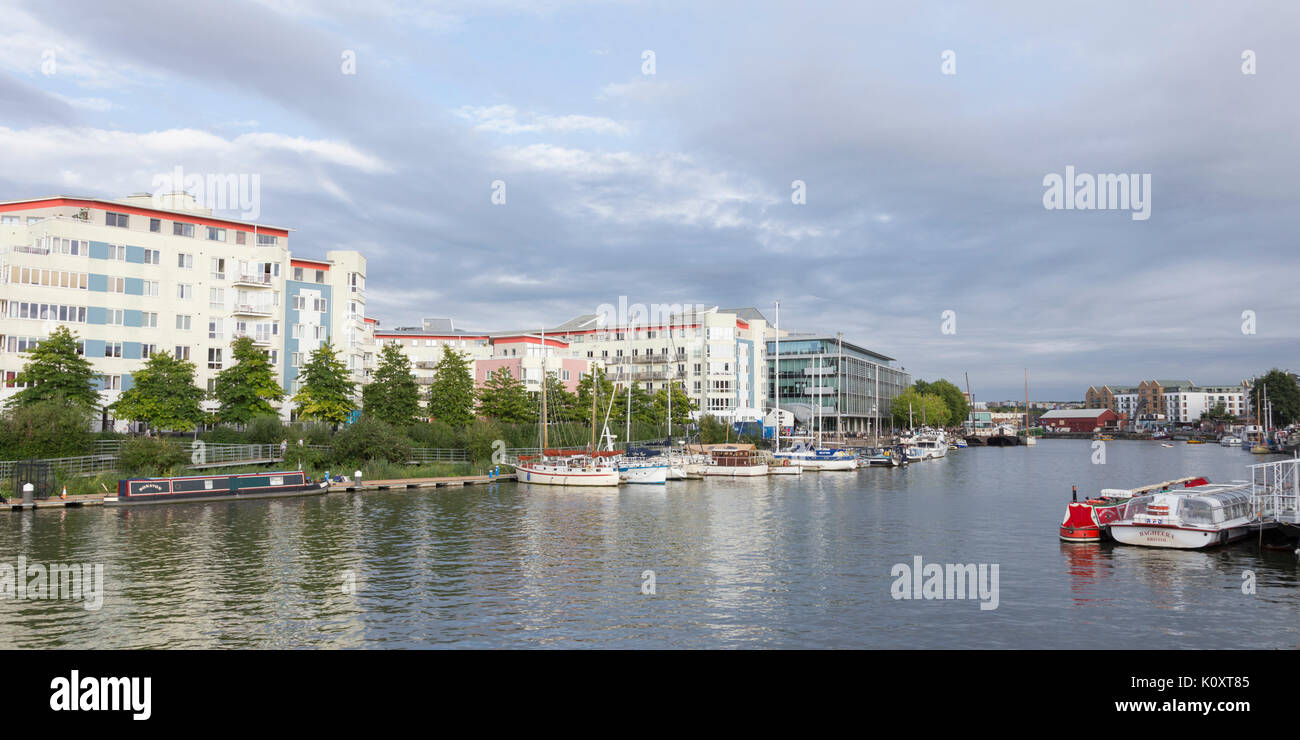 Appartements modernes avec vue sur le port de Bristol, Angleterre flottant, Bristol, UK Banque D'Images