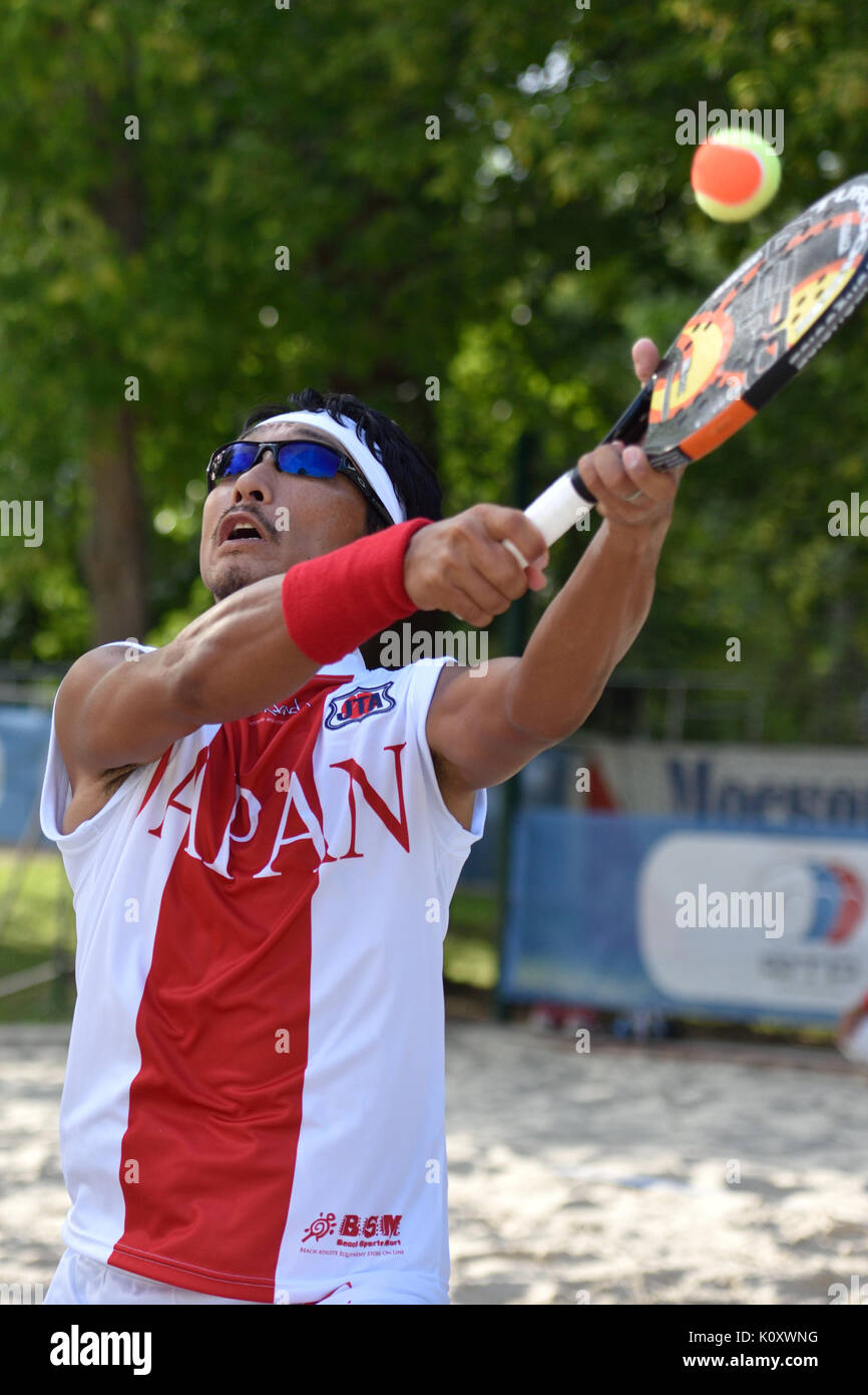 Moscou, Russie - le 17 juillet 2015 : Kotaro Aizawa du Japon en match quart de la plage le monde du tennis Team Championship contre la Russie. La Russie ne Banque D'Images