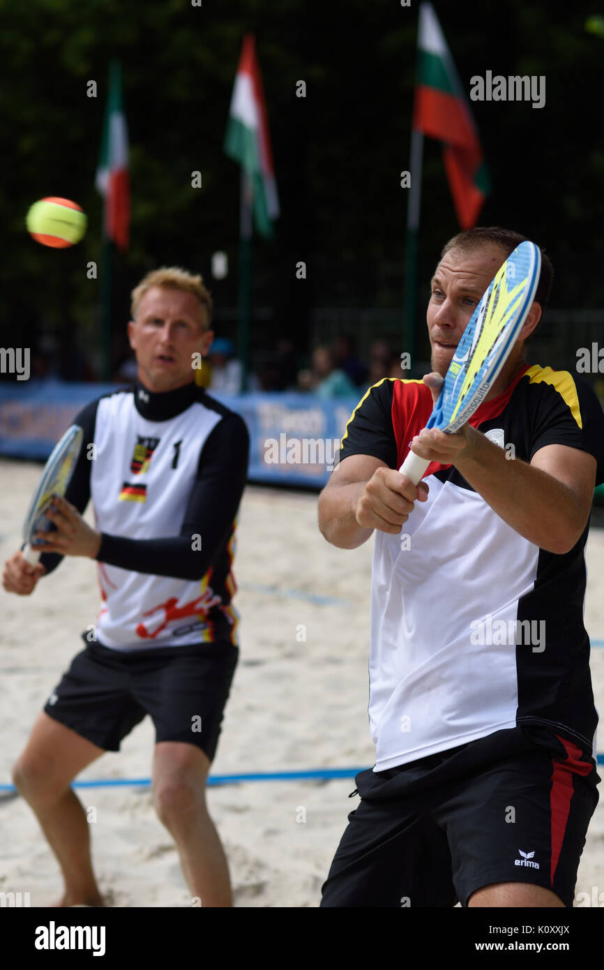 Moscou, Russie - le 19 juillet 2015 : Benjamin (Ringlstetter Muschiol droit) et Nils de l'Allemagne en action au cours de l'ITF Beach Tennis World Team Championsh Banque D'Images
