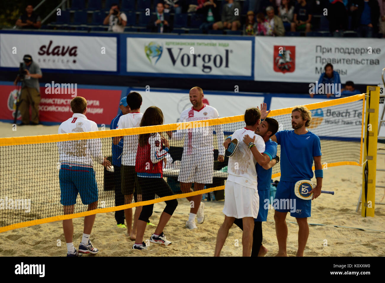 Moscou, Russie - le 19 juillet 2015 : la Russie de l'équipe de célébrer la victoire dans le match de finale du Championnat du Monde par équipe de tennis de plage contre l'Italie. Je Banque D'Images