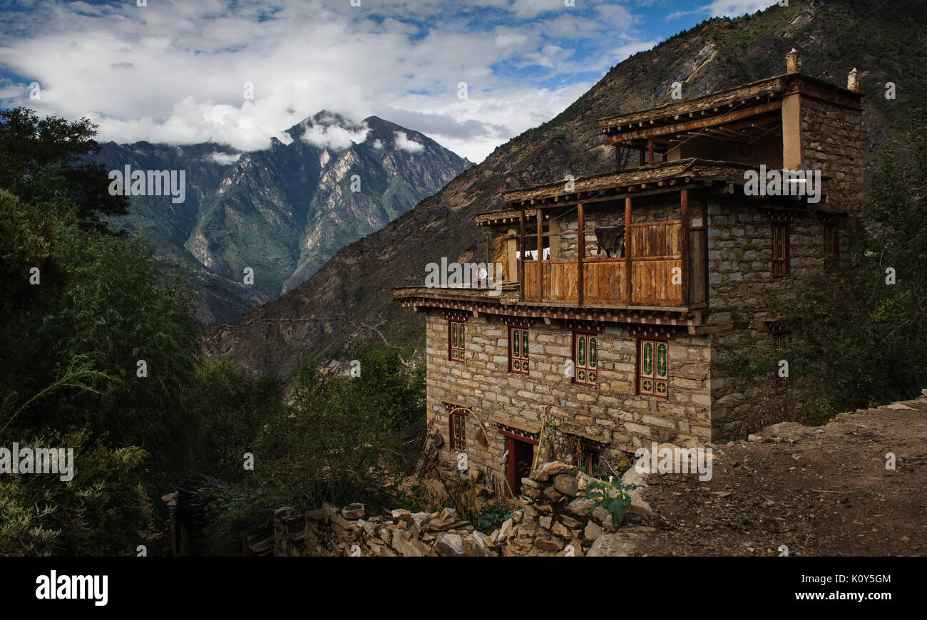 Le village de Danpa dans les hautes terres fertiles du Kham, Tibet Banque D'Images