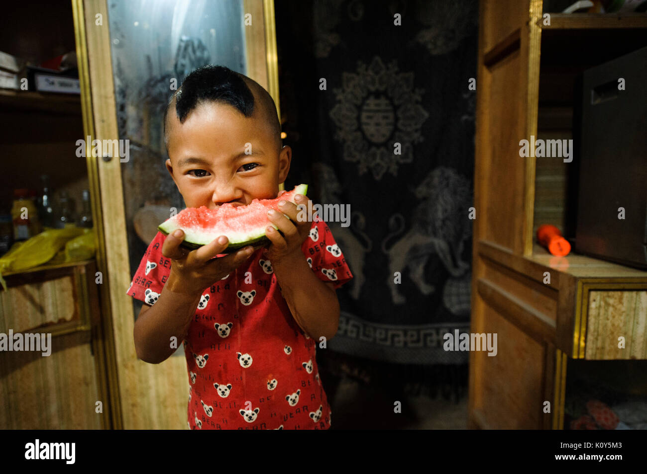 Les enfants. minoriy ethniques Bulang Le Xishuangbanna, Yunnan, Chine Banque D'Images
