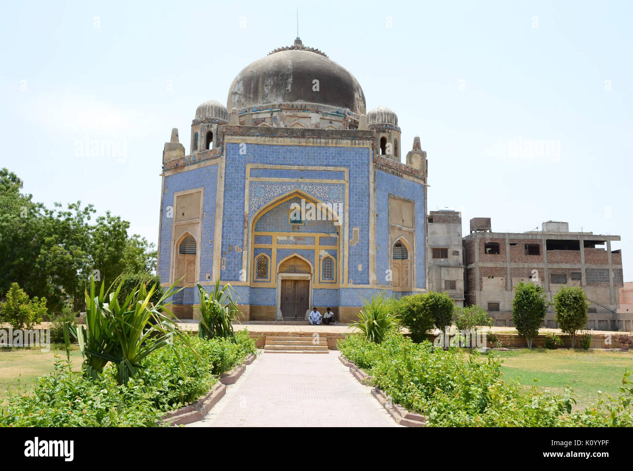 Hyderabad, Pakistan. Août 24, 2017. Vue d'un tombeau historique de Ghulam Shah Kalhoro il a été fait en 1957 près de la prison centrale d'Hyderabad, consacre beaucoup de venir pour la prière, maintenant, un jour il y a des travaux en cours de développement par le département du patrimoine du Sind Crédit : Janali Laghari/Pacific Press/Alamy Live News Banque D'Images