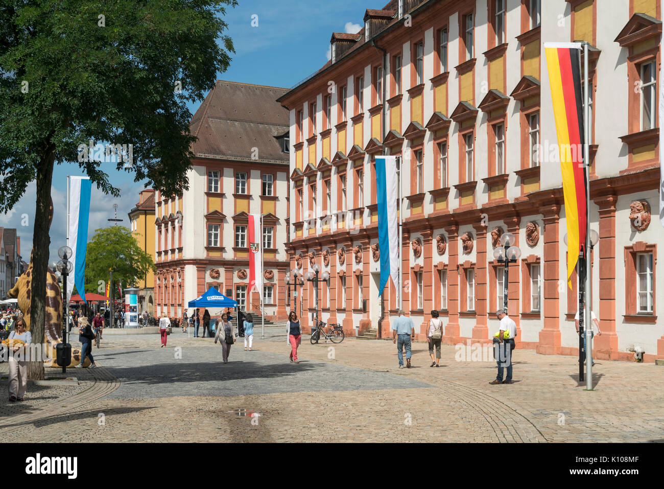 Fussgängerzone Maximilianstrasse und das Alte Schloss à Bayreuth, Oberfranken, Bayern, Deutschland | zone piétonne la Maximilianstrasse et la vieille Ca Banque D'Images