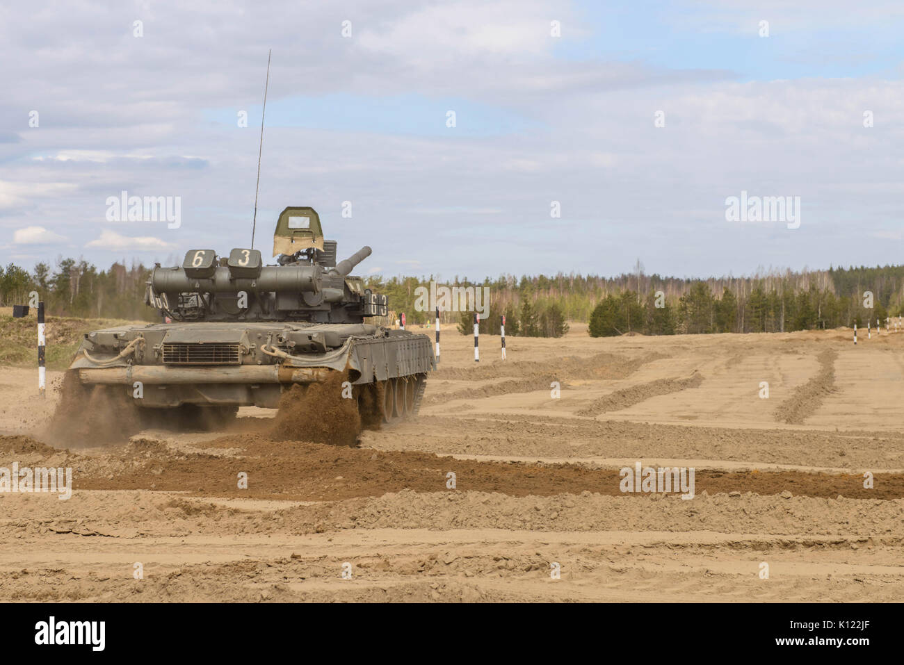 T-72 tank russe au terrain d'entraînement militaire Banque D'Images