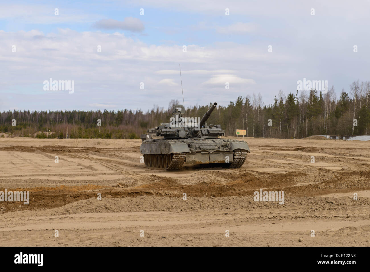 T-72 tank russe au terrain d'entraînement militaire Banque D'Images