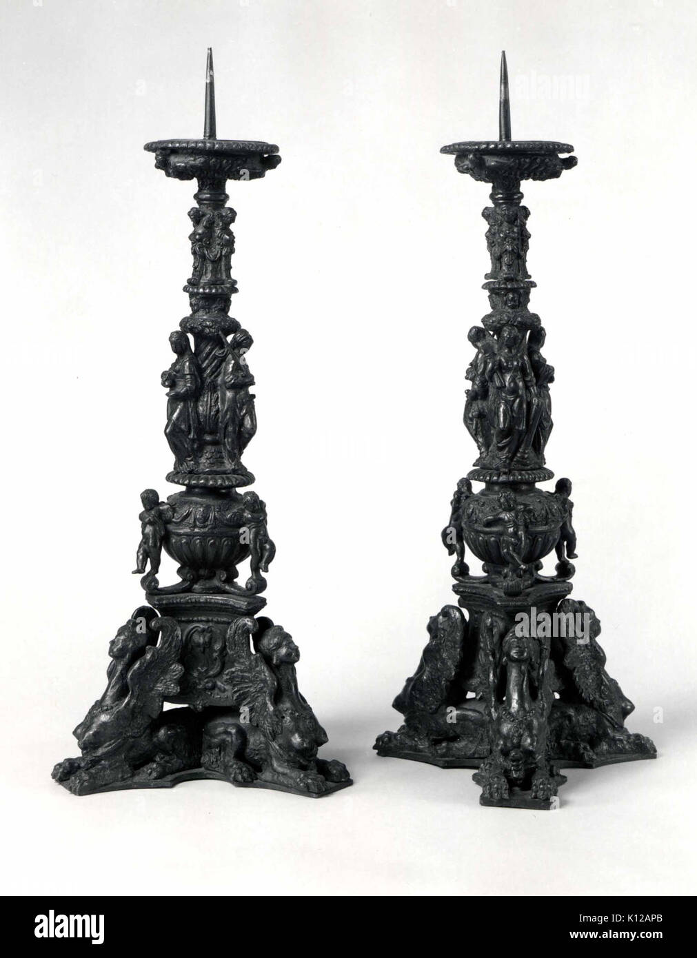 Chandelier d'autel (paire avec 1975.1.1383) rencontré SF 1975 1 1382 1383a Banque D'Images