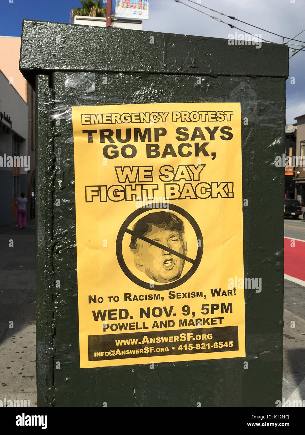 Protestation Anti Trump annonce, Mission District, San Francisco Banque D'Images