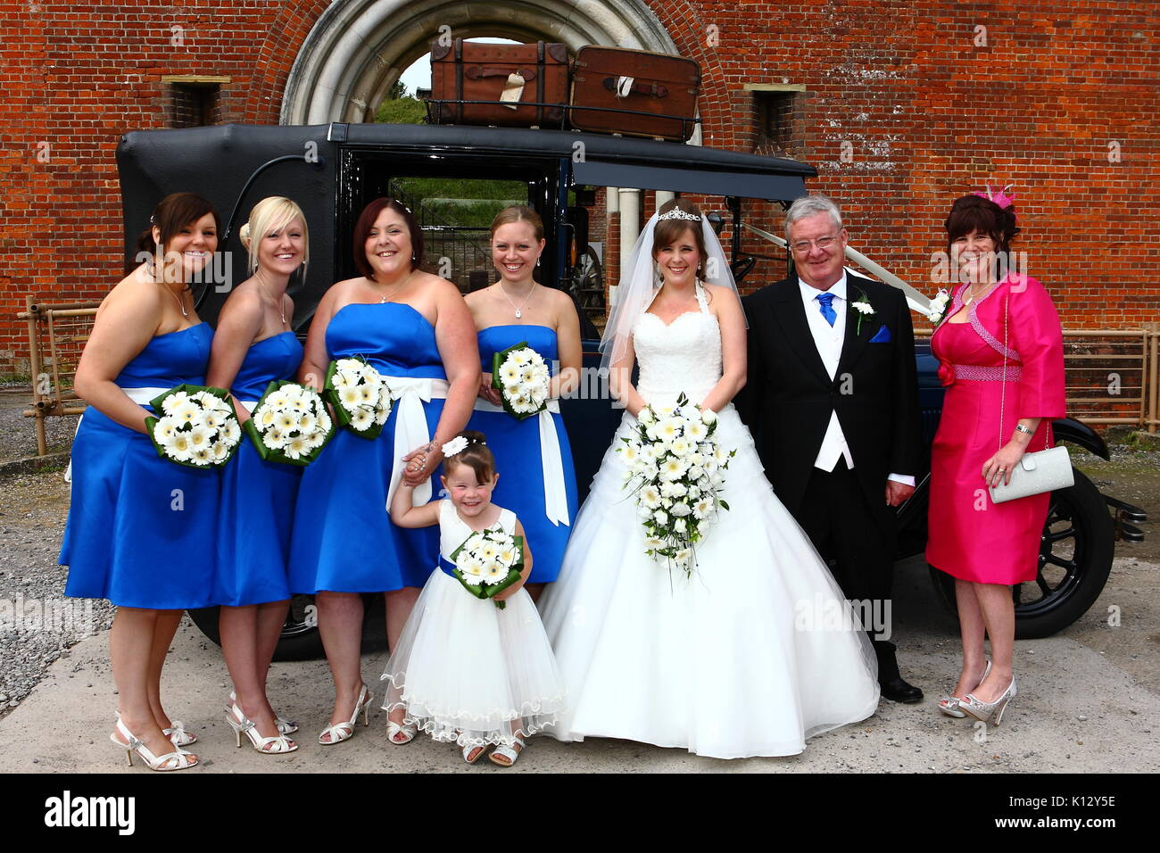 Les photographies de mariage, des couples se marier et célébrer avec leur famille et amis. Banque D'Images