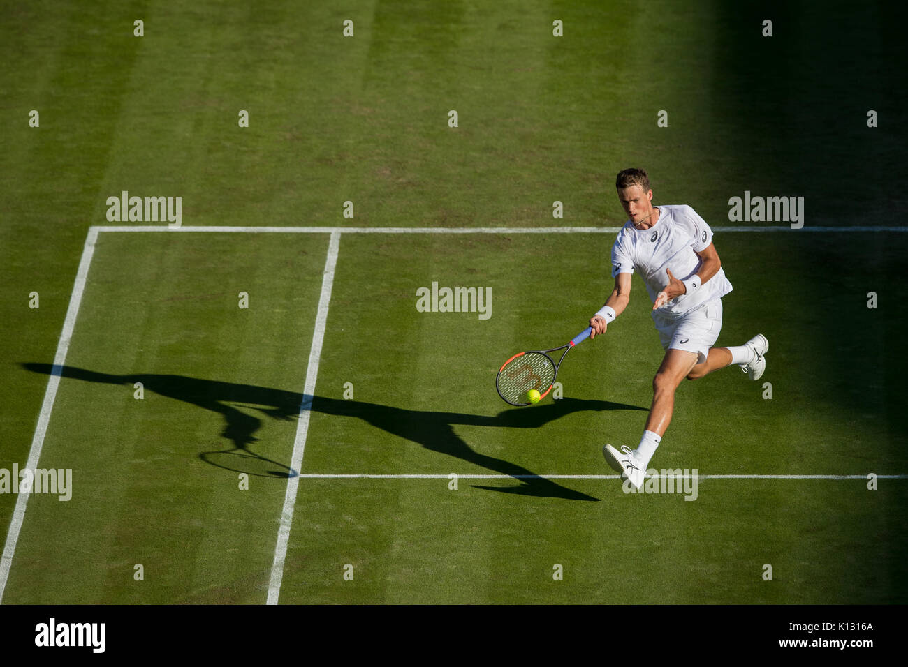 Vasek Pospisil du Canada dans l'action au Gentlemen's singles - tournoi de Wimbledon 2017 Banque D'Images